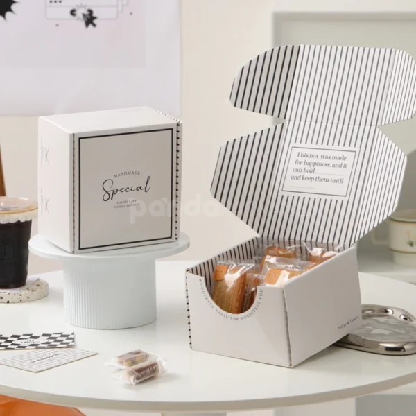 Minimalist White Stripe Gift Mailer Box