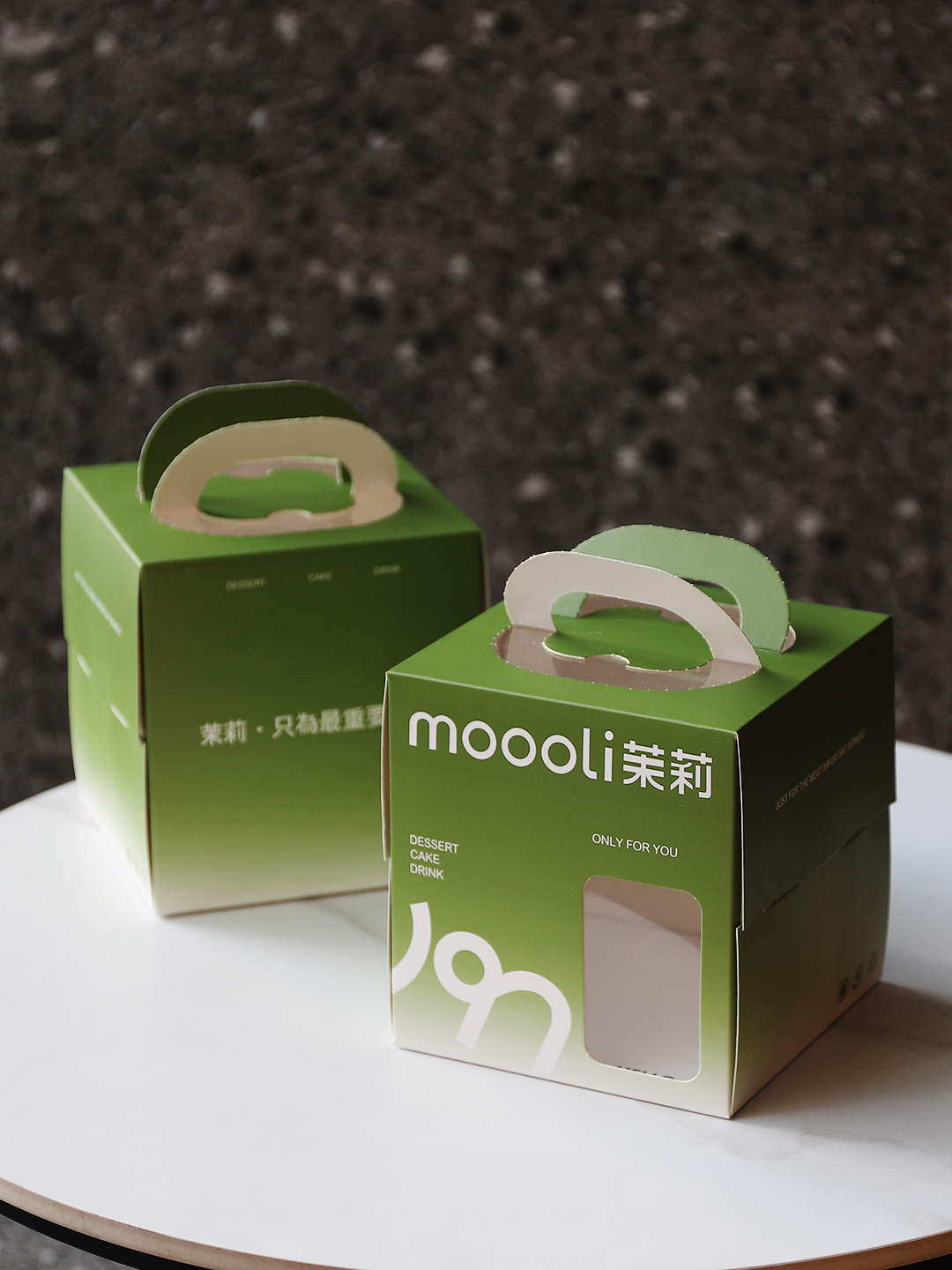 Compact Green Gift Box with Handle – Minimalist Style