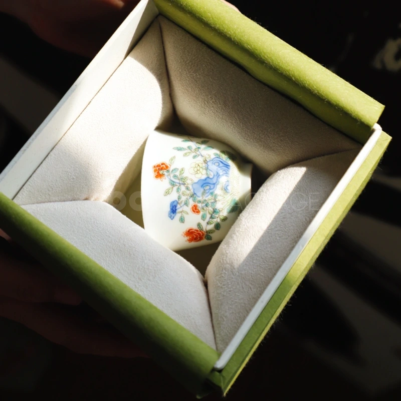 Oriental-Inspired Tea Cup Gift Box with Artistic Lid and Padded Insert