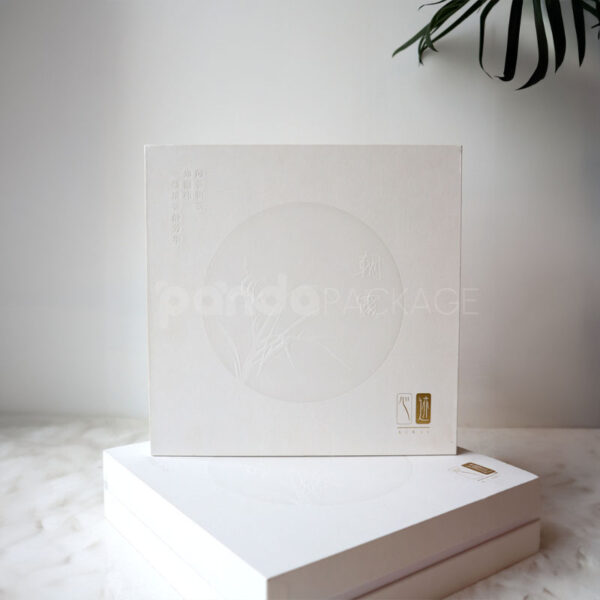 Elegant White Gifting Box with Fan-Inspired Presentation