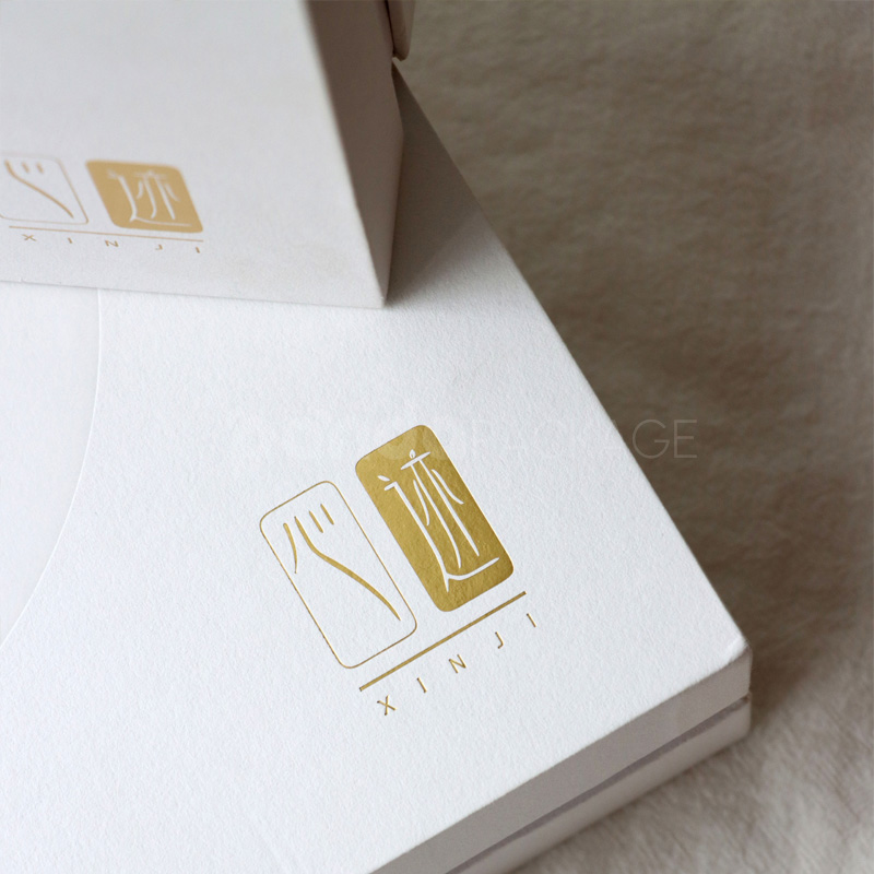 Elegant White Gifting Box