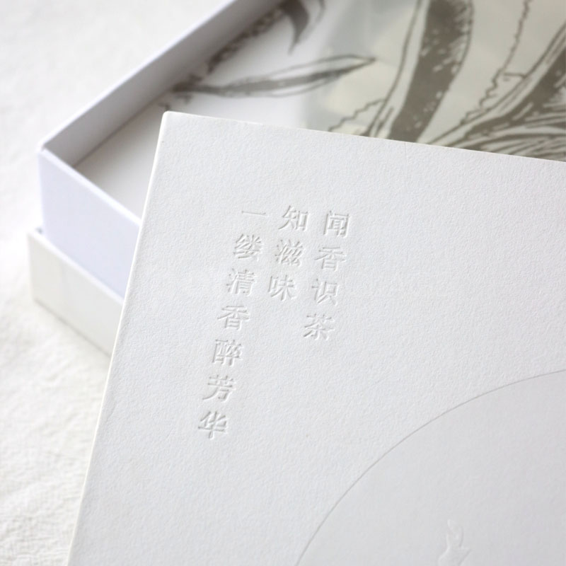 Elegant White Gifting Box
