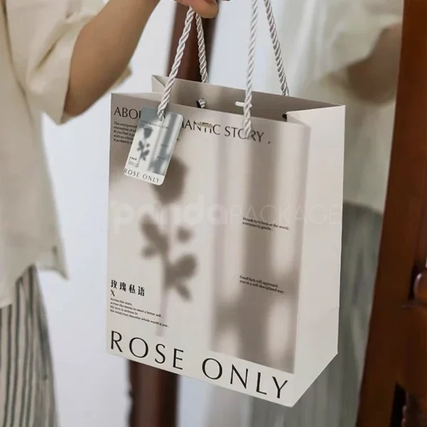 Minimalist Gift Bag with Artistic Shadow Design