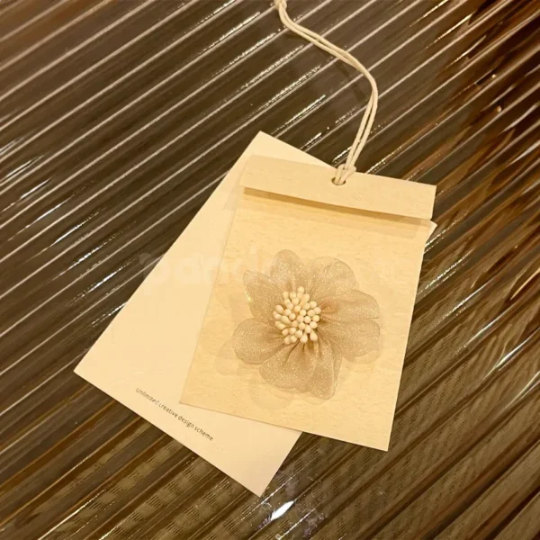 Gilded 3D Petal Beige Tag & Sleeve
