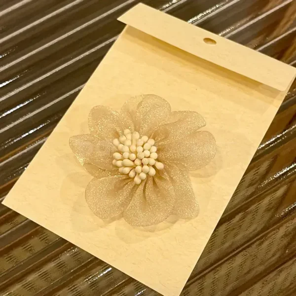 Gilded 3D Petal Beige Tag & Sleeve