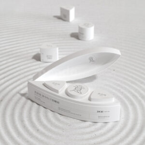 Elegant white boat-shaped gift box