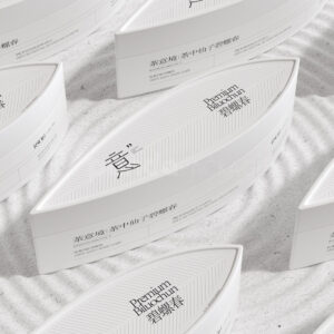 Elegant white boat-shaped gift box
