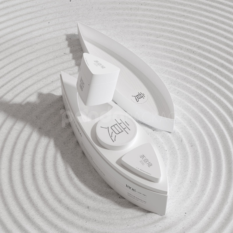 Elegant white boat-shaped gift box