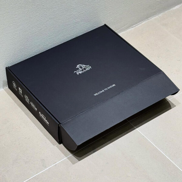Custom Apparel Mailer Box with Stylish Black Design