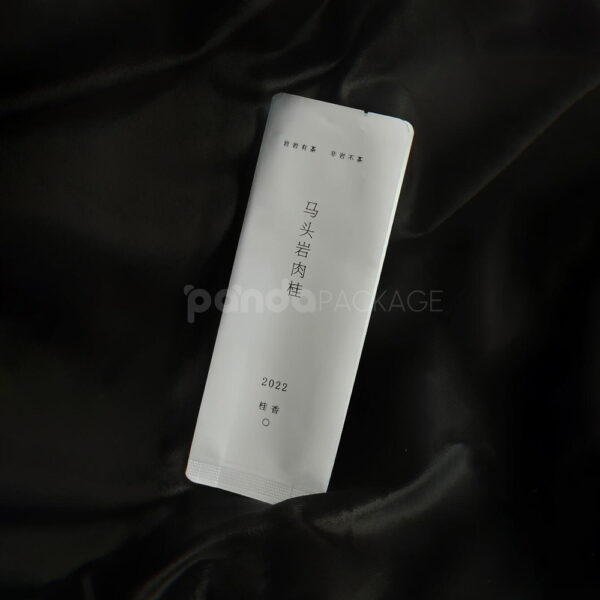 Slim Gusset Tea Bag with Minimalist Vertical Chinese Typography