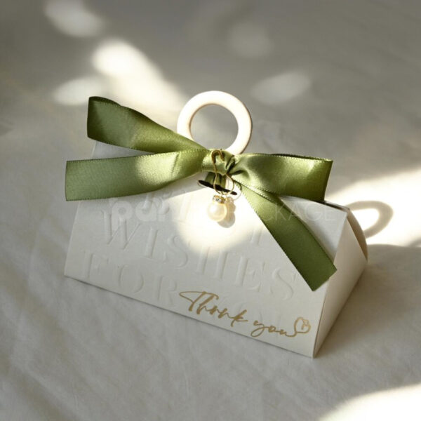 Elegant White Candy Gift Box with Green Ribbon and Pearl Decor