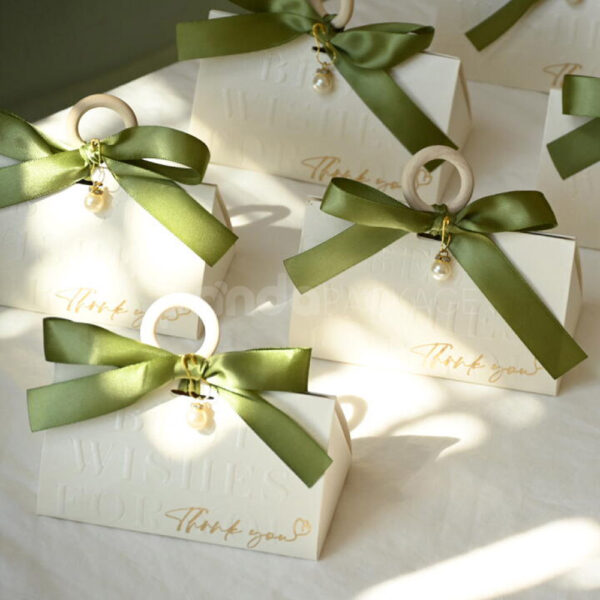 Elegant White Candy Gift Box with Green Ribbon and Pearl Decor