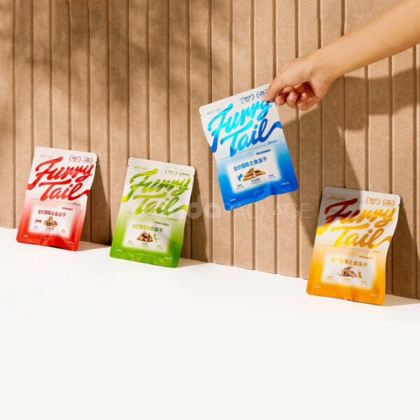 Resealable Pet Food Packaging for Fresh Balanced Daily Nutrition