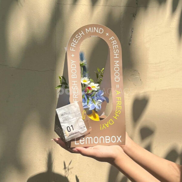 Creative Restaurant Carrier Boxes for Stylish Food and Drinks