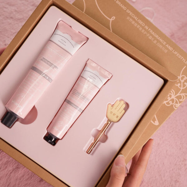 Peach-Inspired Cosmetic Gift Box Set with Hand Cream