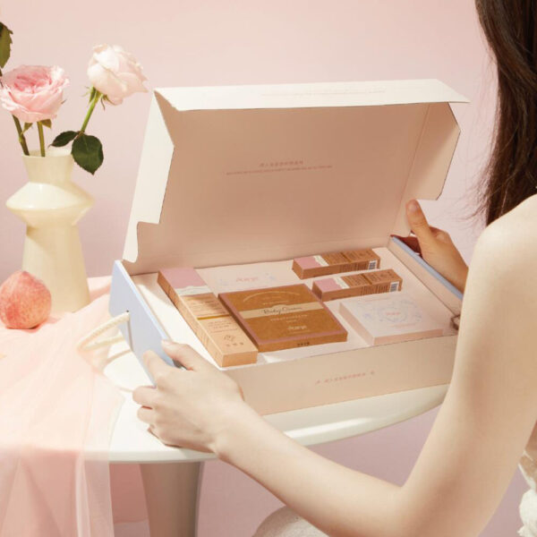 Cold Lychee and Rose Fragrance Cosmetic Gift Box Set