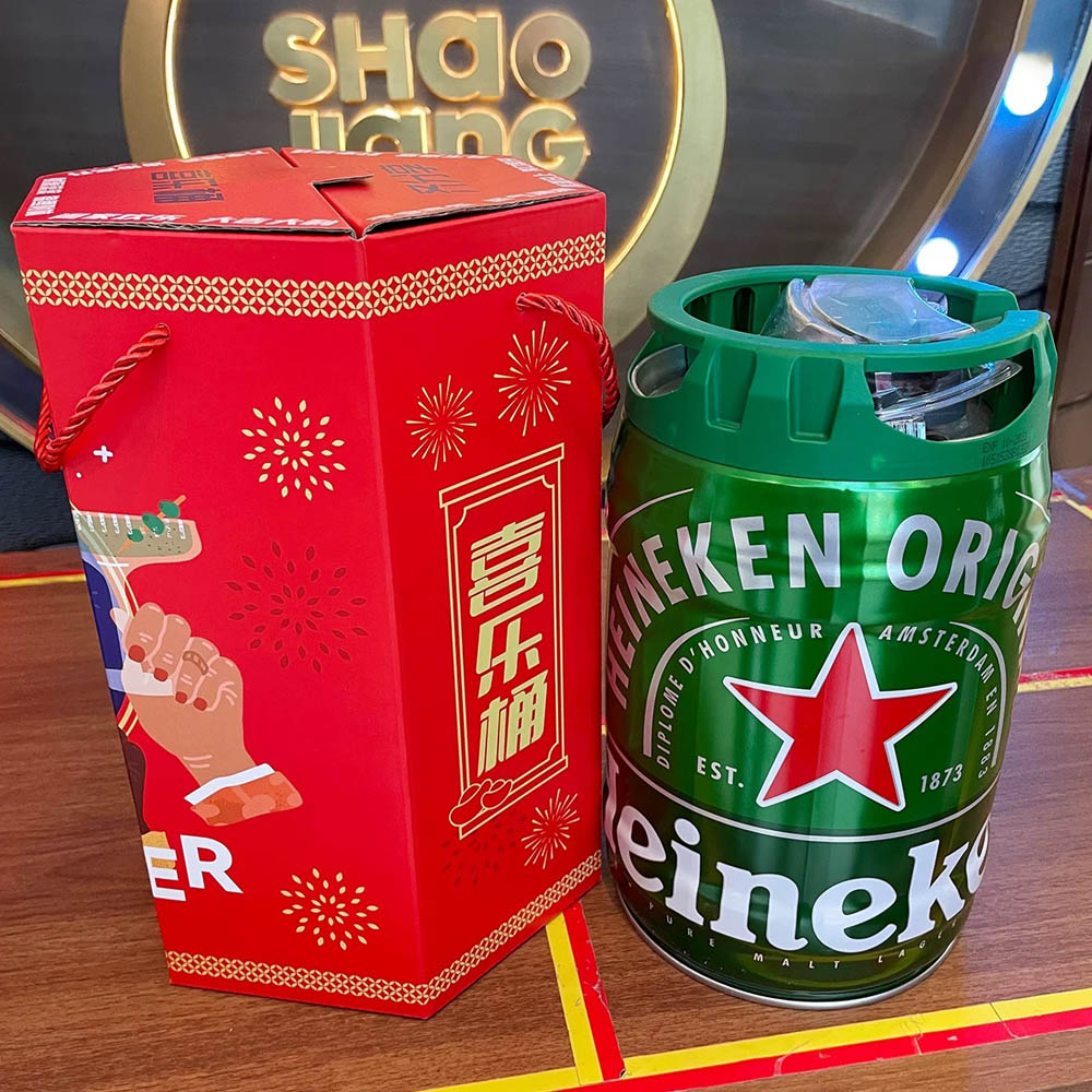 eco-friendly red paperboard beer gift carrier box with rope handle