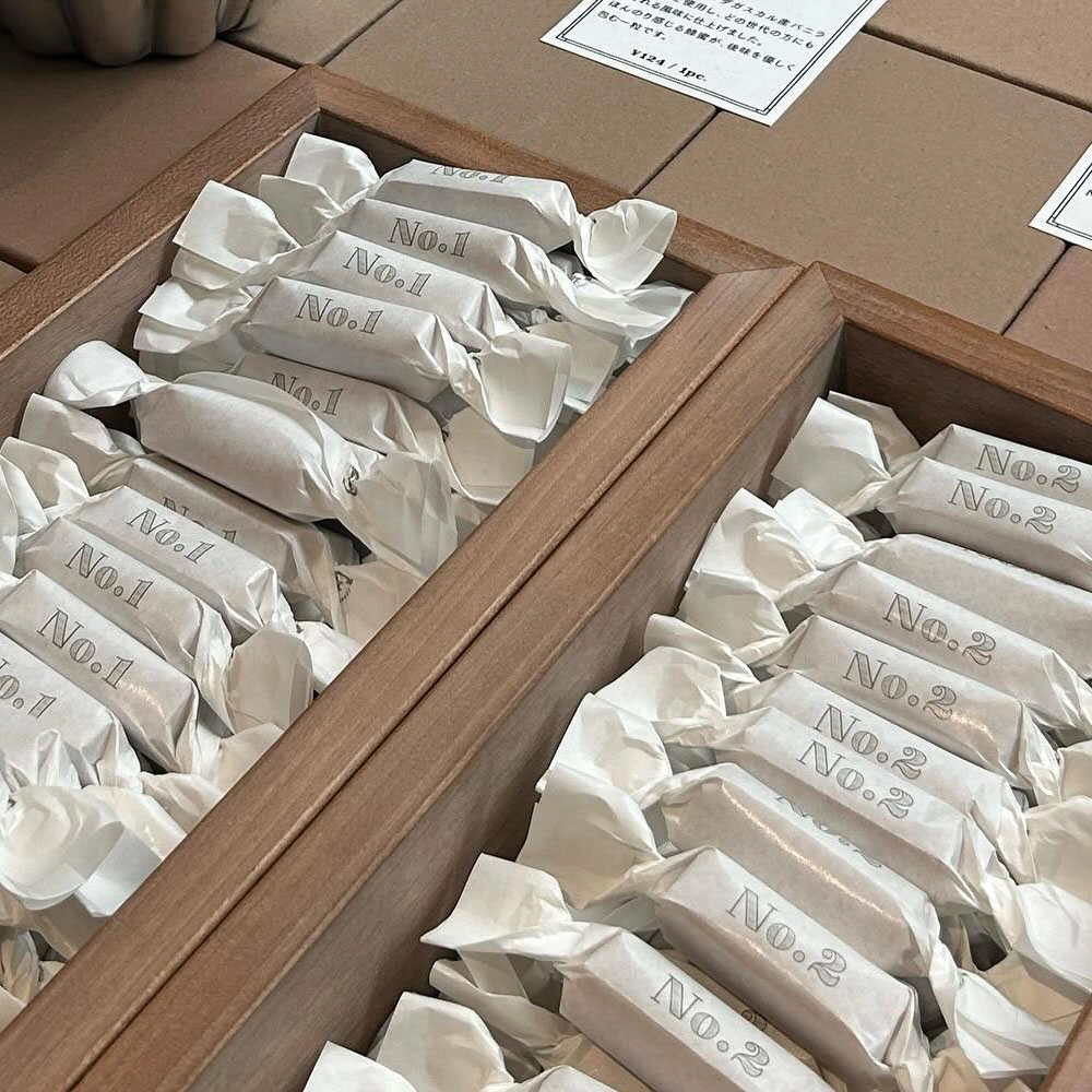 elegant square paperboard gift box with ribbon for candy packaging