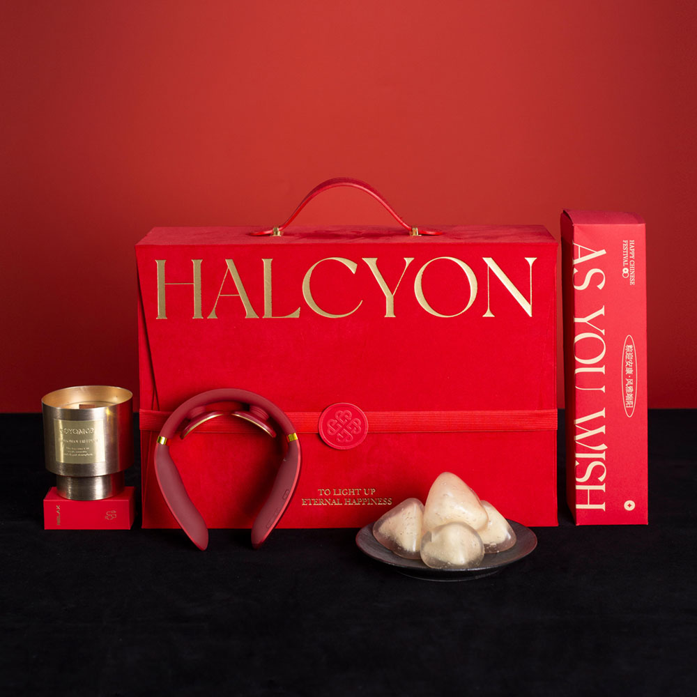red magnetic rigid gift box with foil stamping for premium packaging