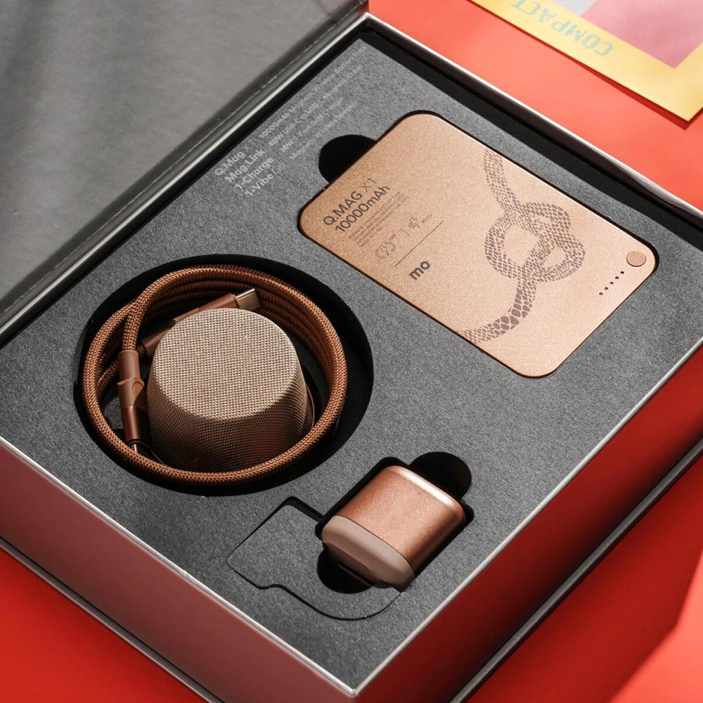 rigid magnetic flip lid box with foam inserts for electronic accessories