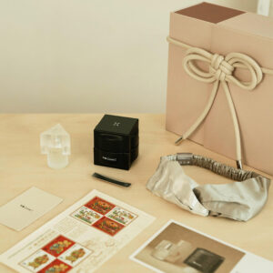 luxury magnetic rigid gift box with rope knot decoration