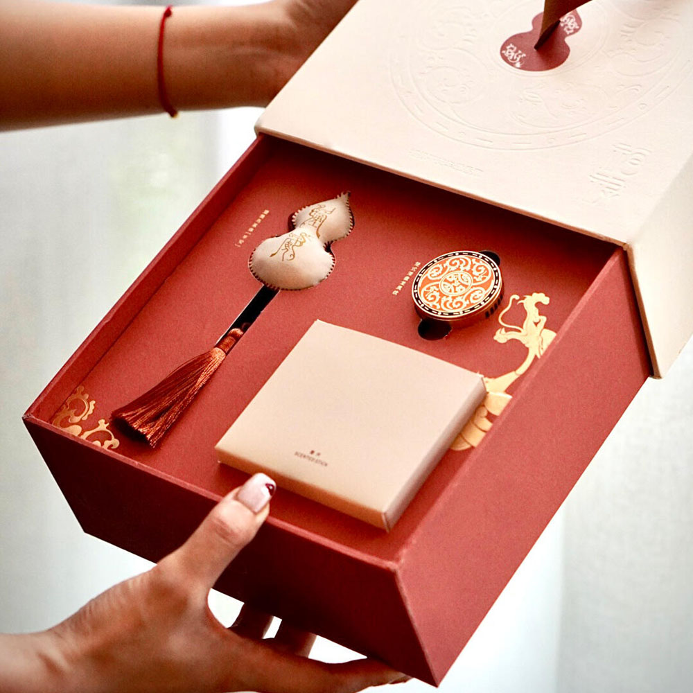 luxury rigid drawer gift box with handle for premium packaging