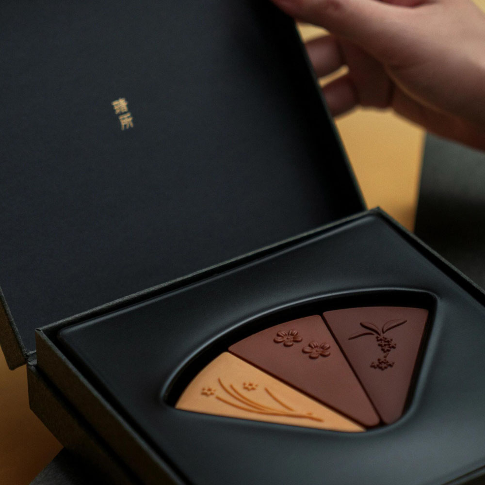 premium flip top rigid box for pastry and chocolate gifts