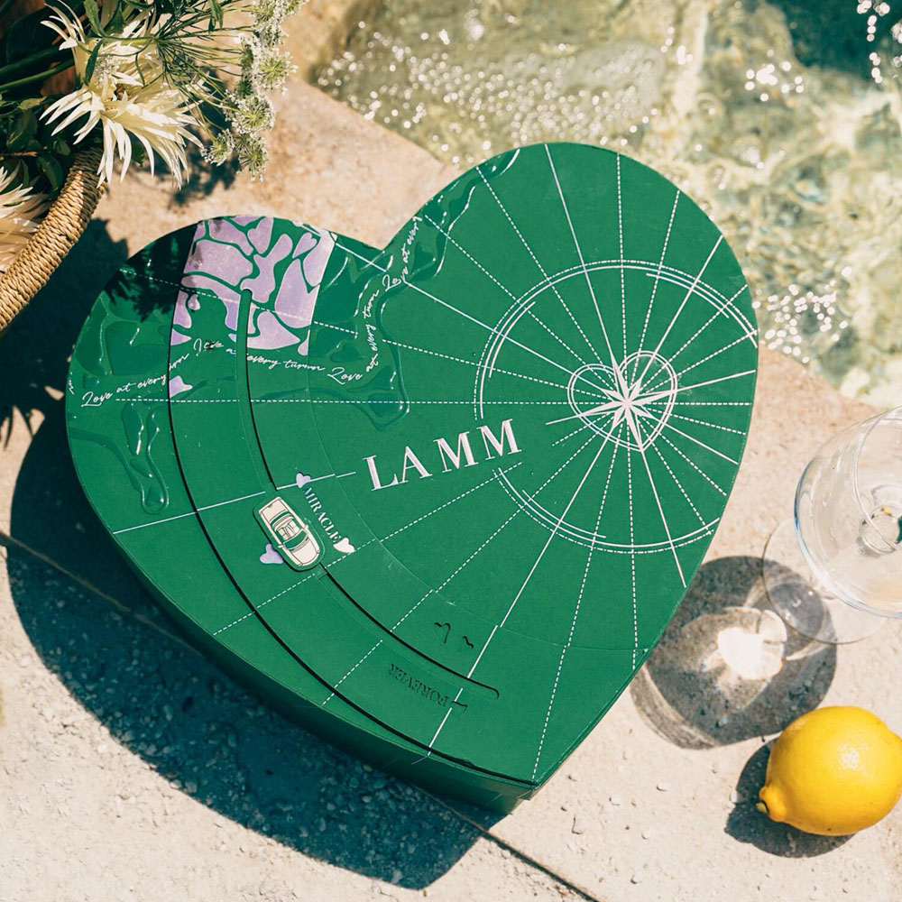 green heart-shaped rigid box for skincare, cosmetics packaging and holiday gifts