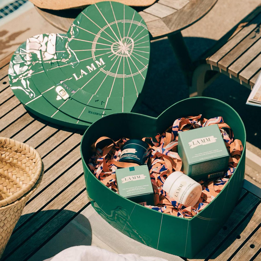 green heart-shaped rigid box for skincare, cosmetics packaging and holiday gifts