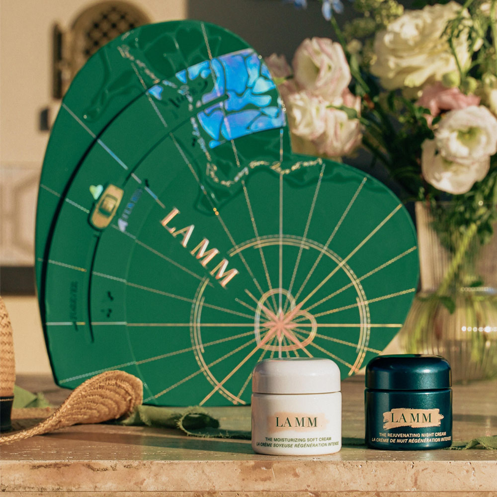 green heart-shaped rigid box for skincare, cosmetics packaging and holiday gifts