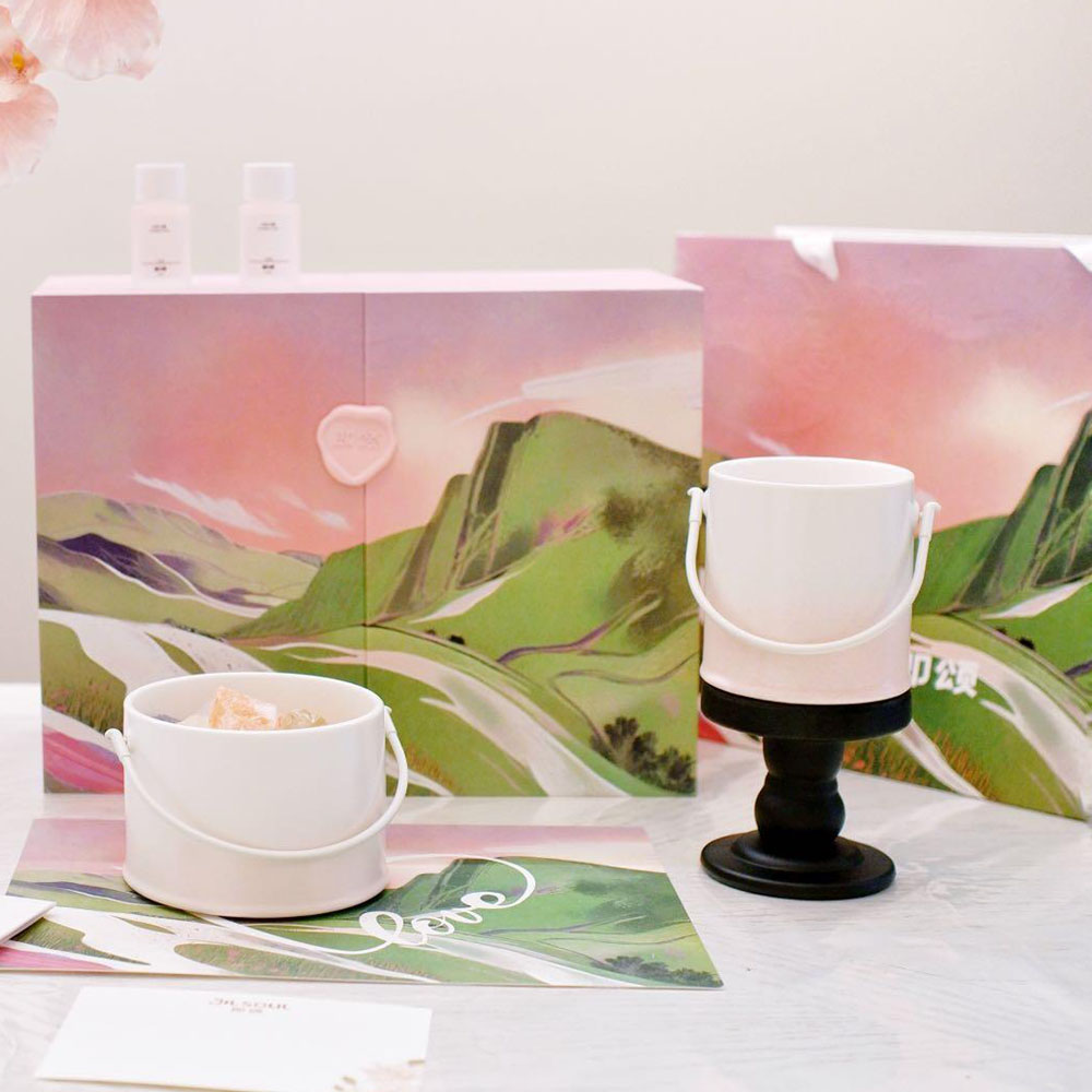 luxury pink fragrance rigid gift box with door lid for festival gifts