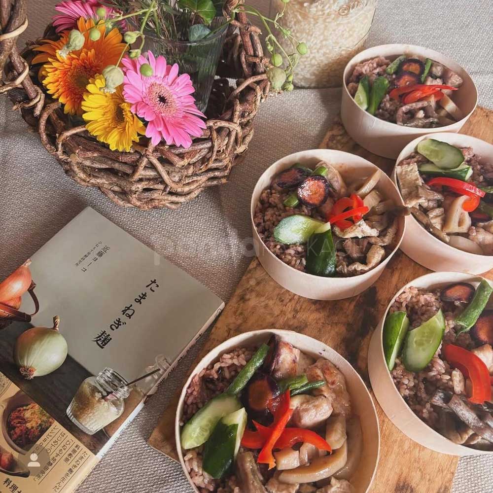 biodegradable wooden bento box with compartments and lid