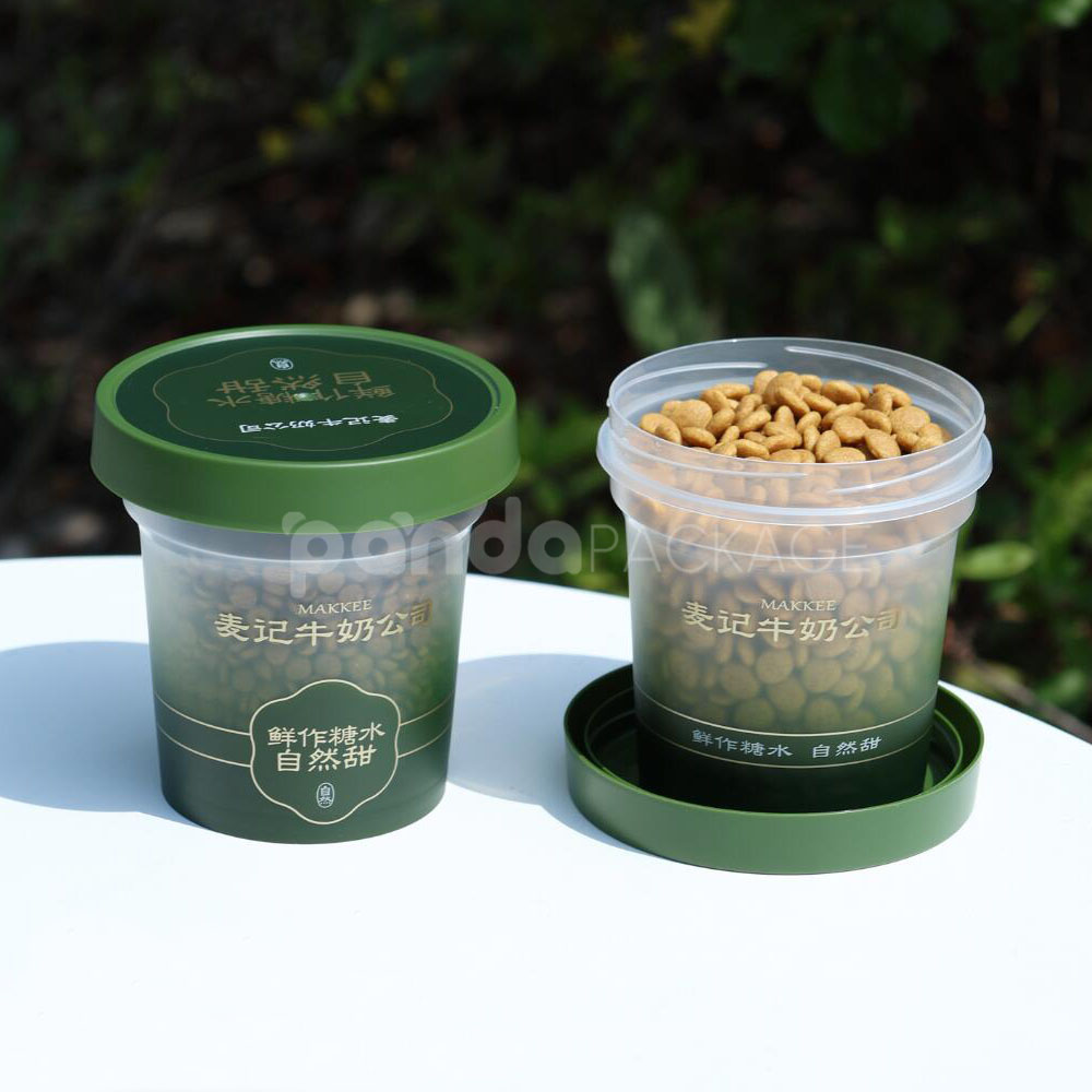 eco-friendly reusable clear plastic food container cups with green lids for desserts and fruits