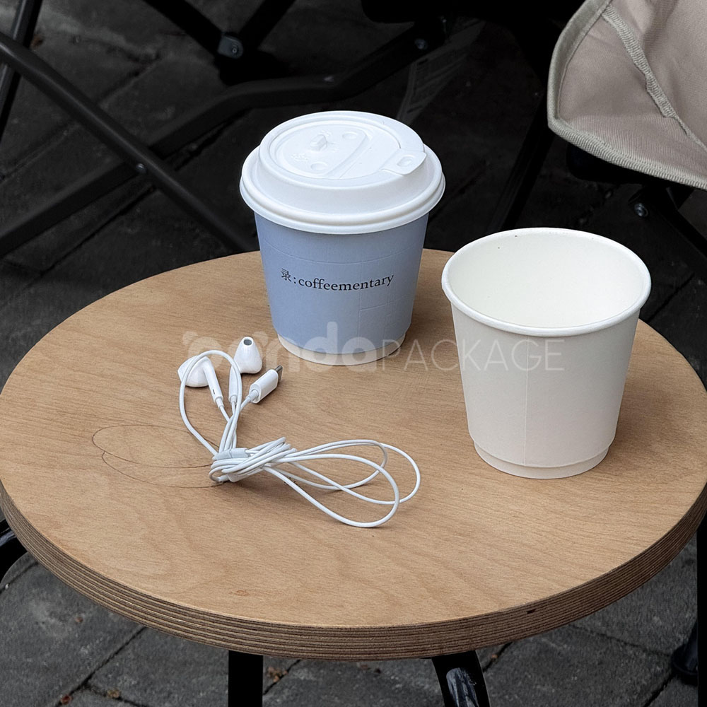 printed disposable coffee paper cup with white lid for takeaway drinks and cafes