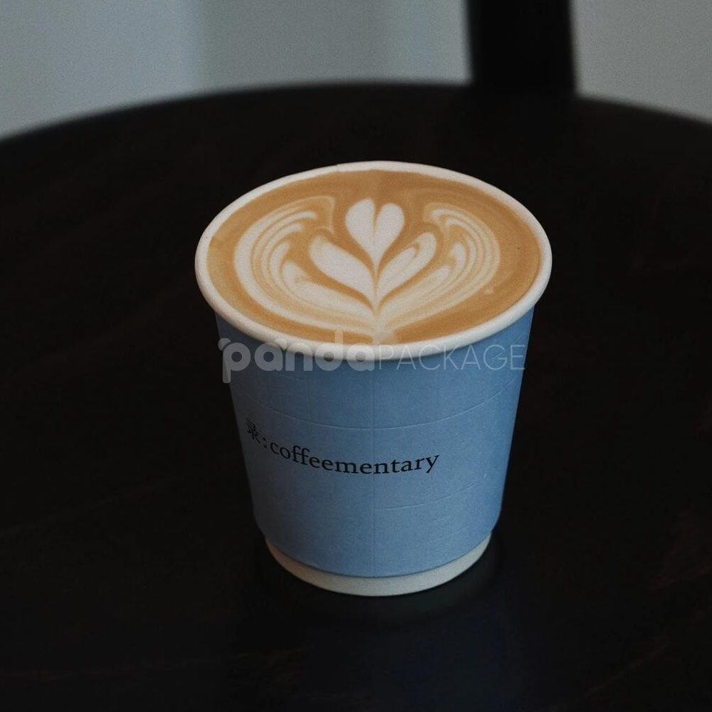 printed disposable coffee paper cup with white lid for takeaway drinks and cafes