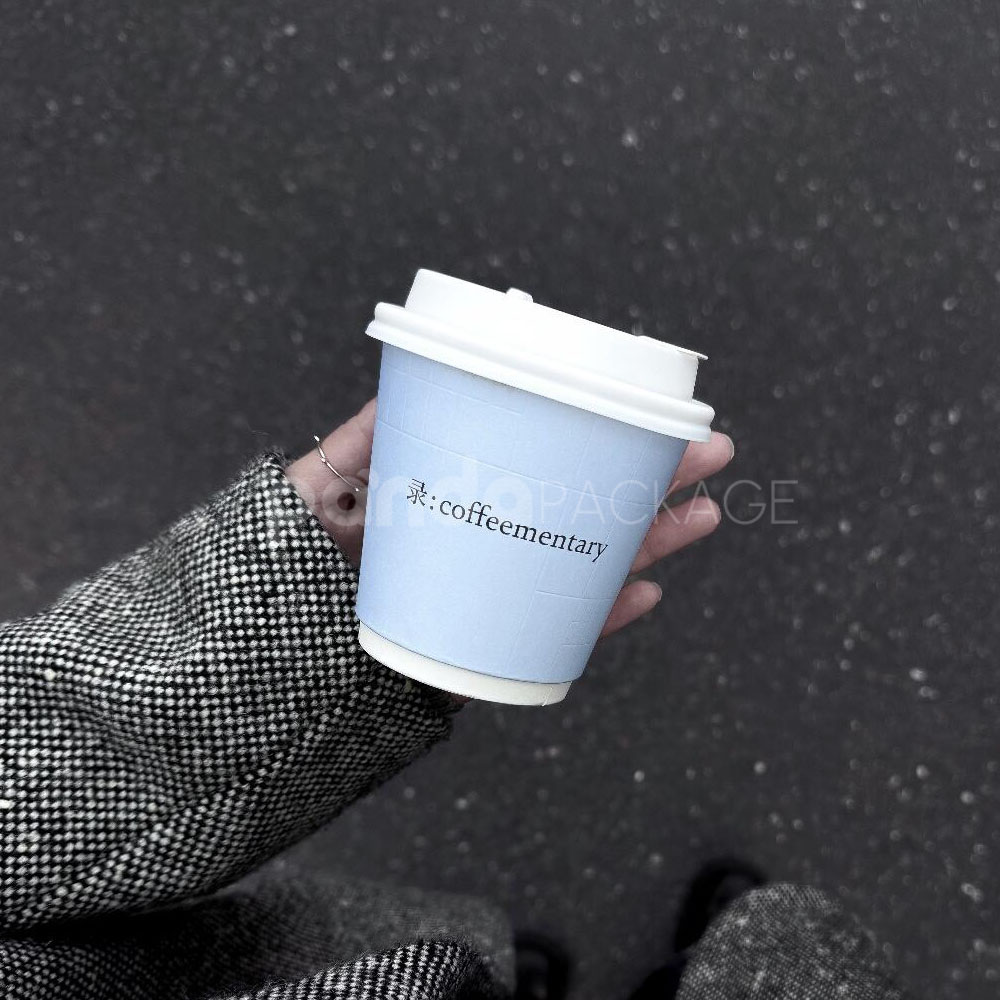 printed disposable coffee paper cup with white lid for takeaway drinks and cafes