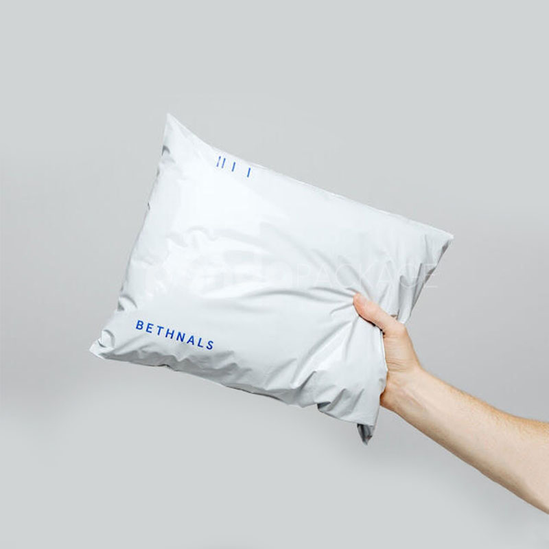 printed matte poly mailer shipping bags for clothing and e-commerce packaging