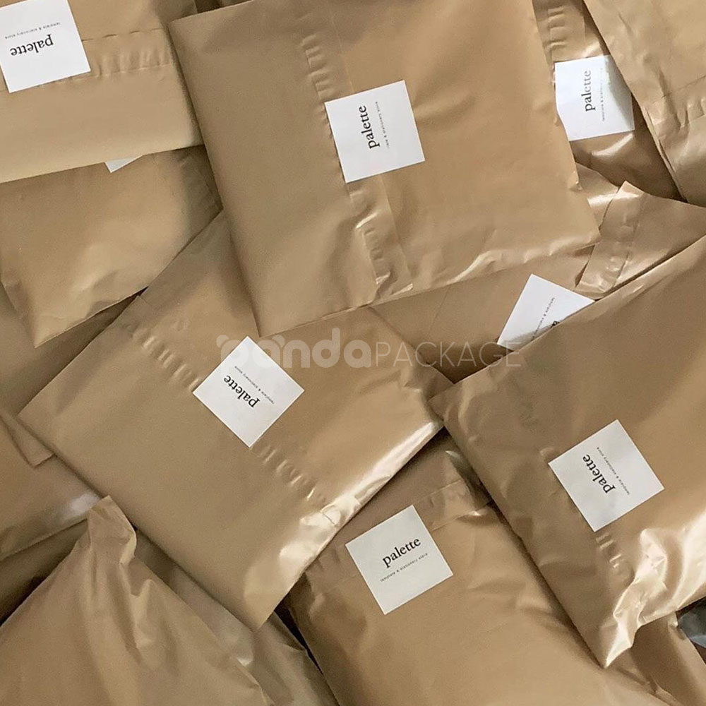 printed matte poly mailer shipping bags for clothing and e-commerce packaging