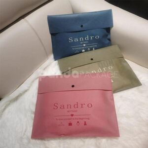 non-woven dustproof clothing packaging bags in black white and pink for apparel retail and storage