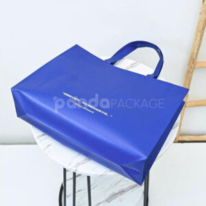 klein blue laminated non-woven tote bags with reinforced handles for apparel and retail packaging, customizable size and logo
