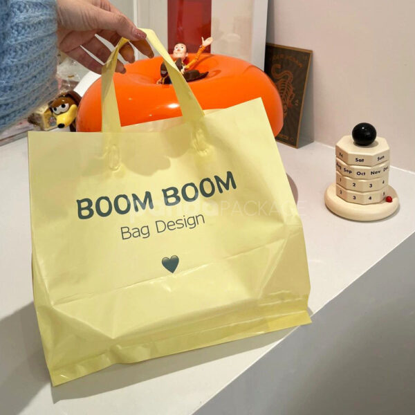 Pastel Handle Plastic Shopping Bag for Clothing Packaging