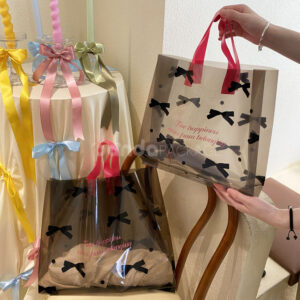 two-tone transparent plastic shopping bag with pink handles for clothing packaging
