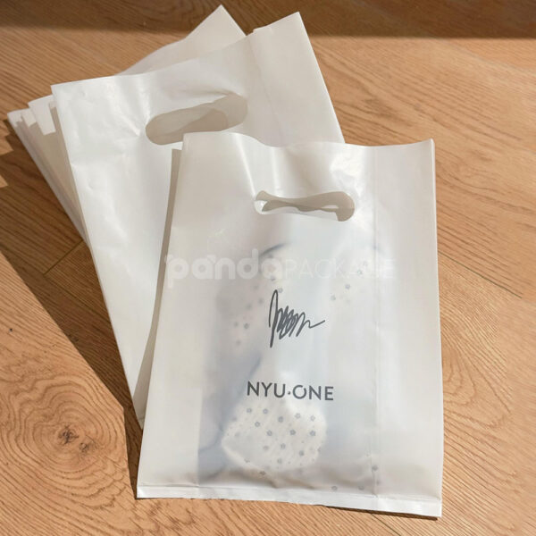 Frosted Die-Cut Handle Plastic Shopping Bag for Clothing Packaging