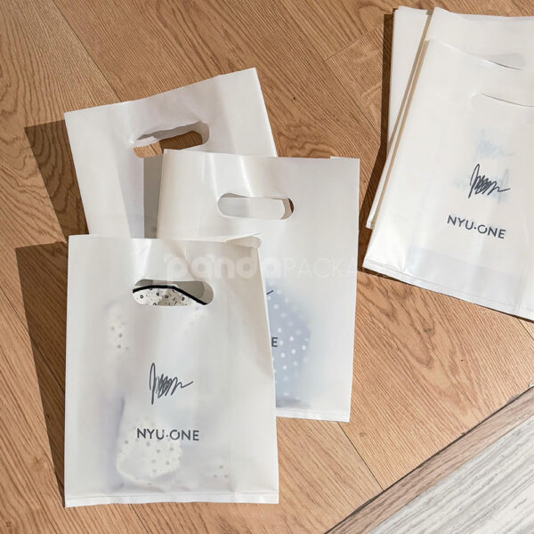 Frosted Die-Cut Handle Plastic Shopping Bag for Clothing Packaging