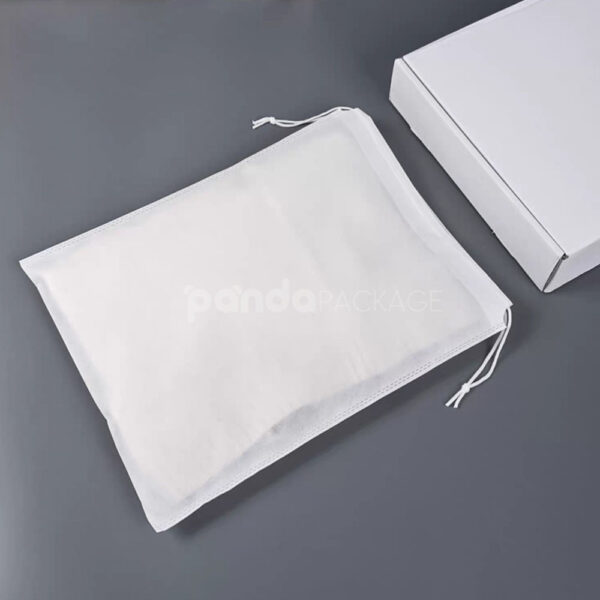 White Non-Woven Fabric Drawstring Bag for Clothing Packaging