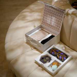 white magnetic rigid box with handle and gold rivets for luxury gift packaging
