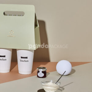 luxury paperboard coffee carrier box with handle for takeaway drinks