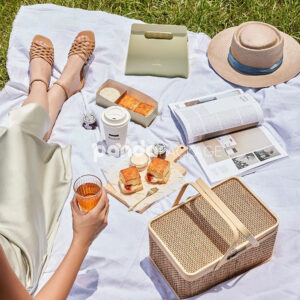 luxury paperboard coffee carrier box with handle for takeaway drinks