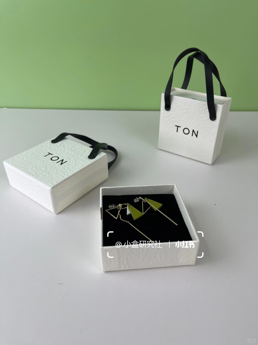 Box With Ribbon Handle Custom Drawer Rigid Box with Ribbon Handle - PandaPackage