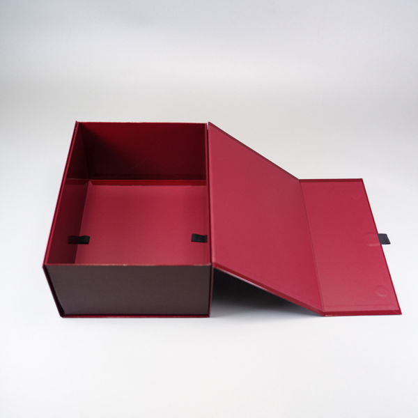 Collapsible Magnetic Rigid Gift Box in Glossy Red for Luxury Packaging